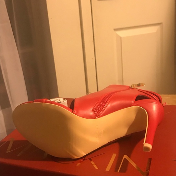 Boots - Picture 4 of 5